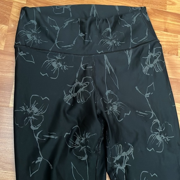 Fabletics High Waisted Black Floral Print Leggings - Picture 2 of 3